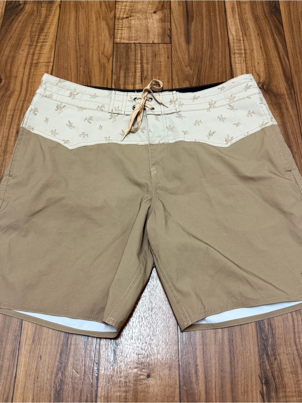 Howler Bros Board Shorts Mens 35 Pockets Surf Swim Trunks 8” Inseam